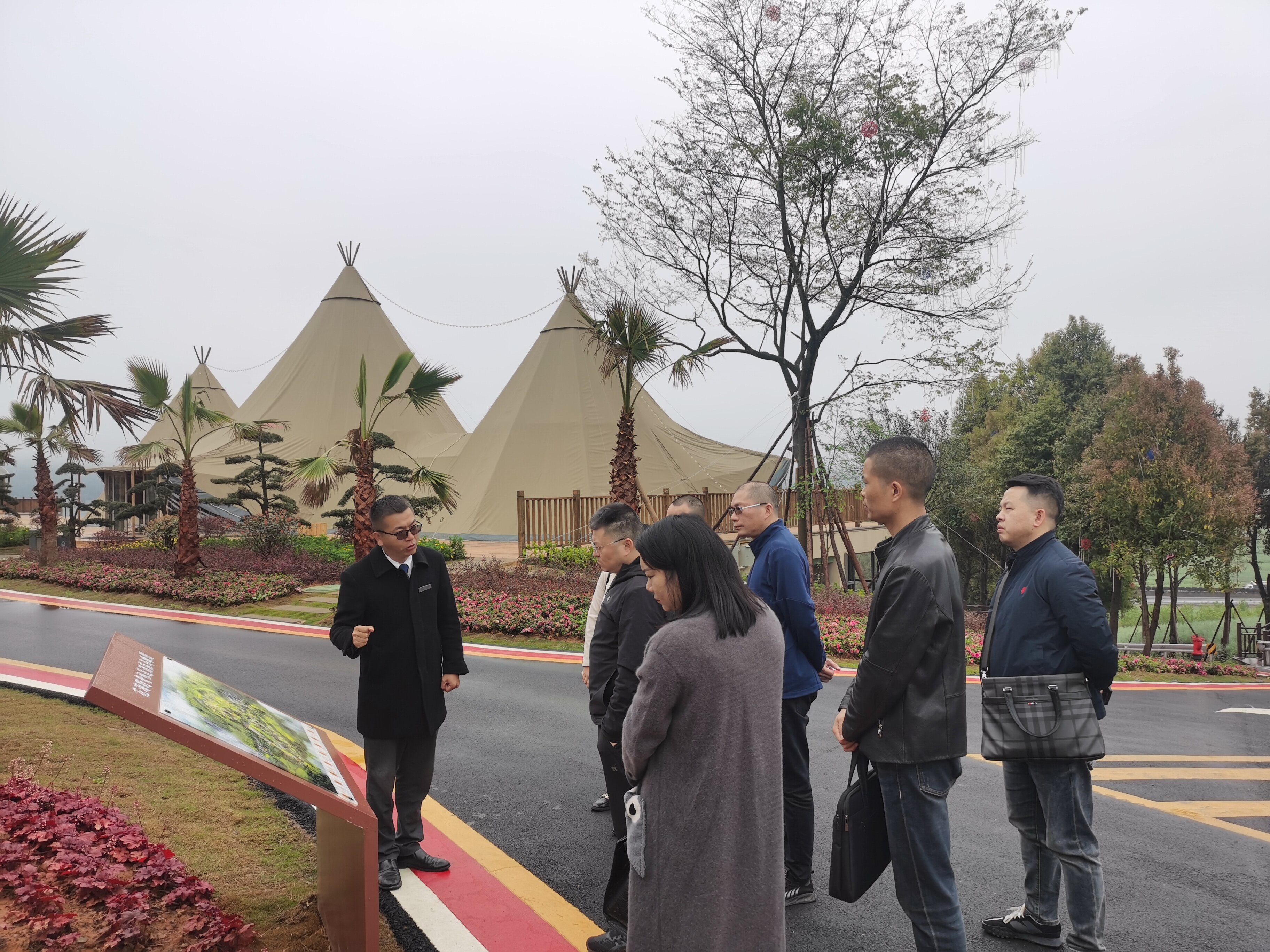 巴中發(fā)展控股集團黨委副書記、總經(jīng)理沈鵬帶隊赴云南羅平縣等地考察學習